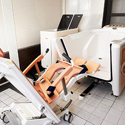 特殊浴槽 コンパクトチェアバス シャトル